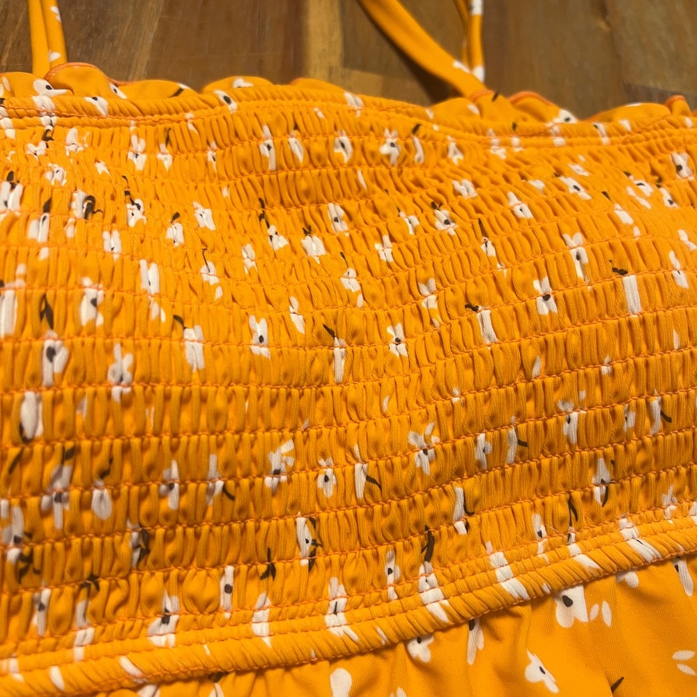 Orange bikini - Picture 3 of 4